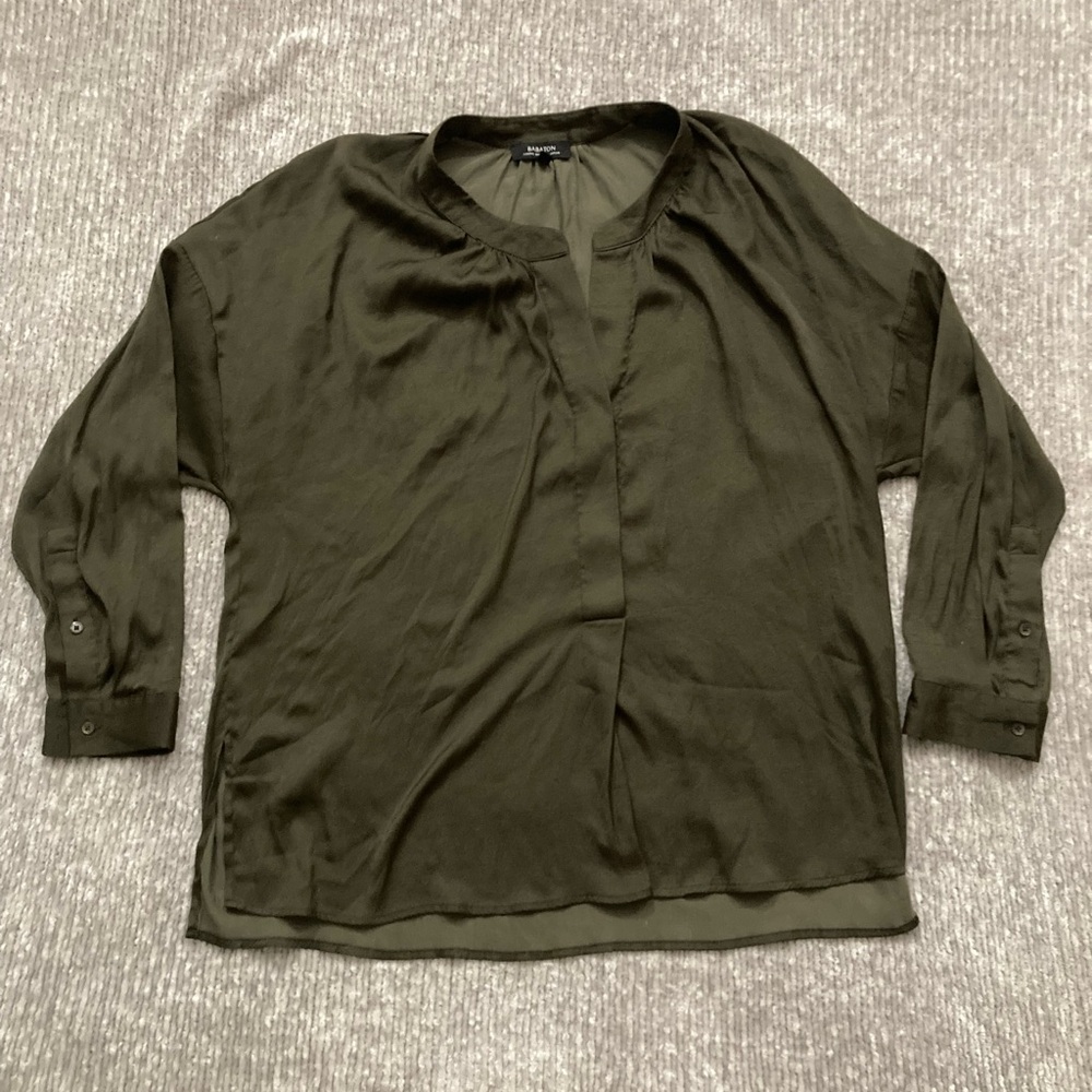 Aritzia Babaton Olive Green Lightweight Blouse Medium Dolman Sleeve Soft Top